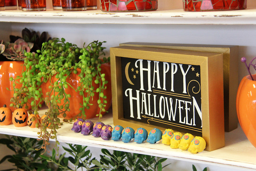 Little Red Hen Prepares for Halloween