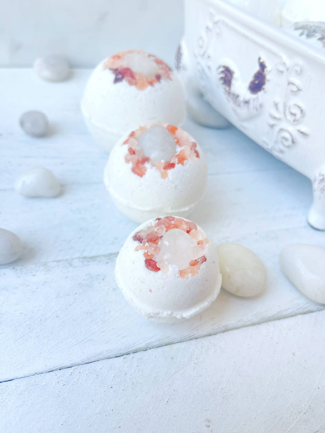 Quartz &amp; Pink Himalayan Salt Bath Bomb: Medium