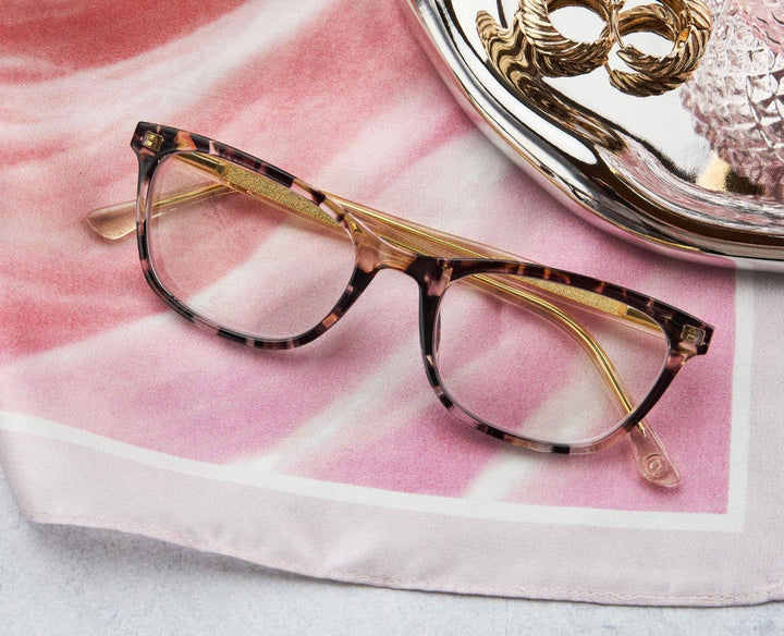 Winnie (Blue Light): Sand Quartz/Taupe / Reading / 2.75