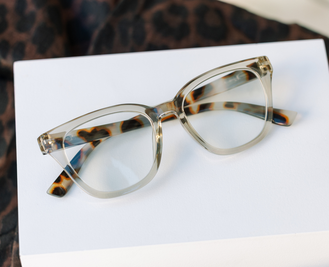 Lenora (Blue Light): Red/Fire Tortoise / Reading / 4.00