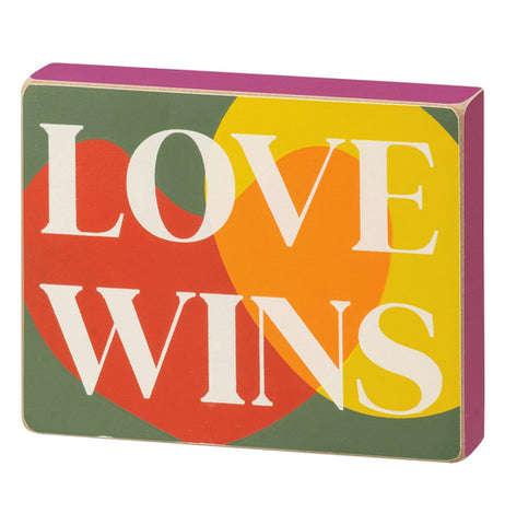 Block Sign "Love Wins"