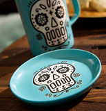 The Cuppa Color "Blue Skull" Coaster sits on the wooden table with the "Blue Skull" mag. 