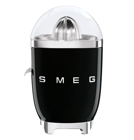 this black juicer shows its logo SMEG. The top is clear and shows the citrus grinder. There is a spout of the left side.