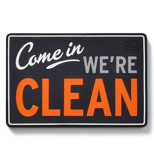A magnet sign saying "Come in we&