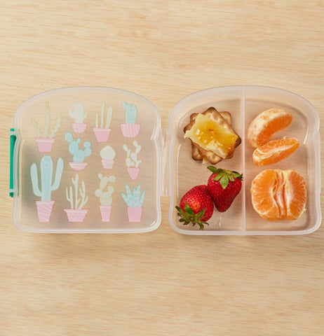 The divider inside will separate your food to avoid mishaps.   