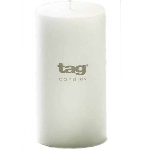 A white candle. Text on it say "Tag Candles."