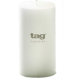 A white candle. Text on it say "Tag Candles."