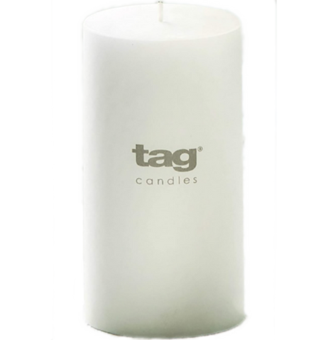 A white candle. Text on it say "Tag Candles."