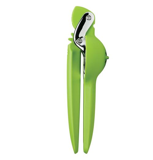 This green nylon juicer has a metal block for crushing the juice out of fruits.