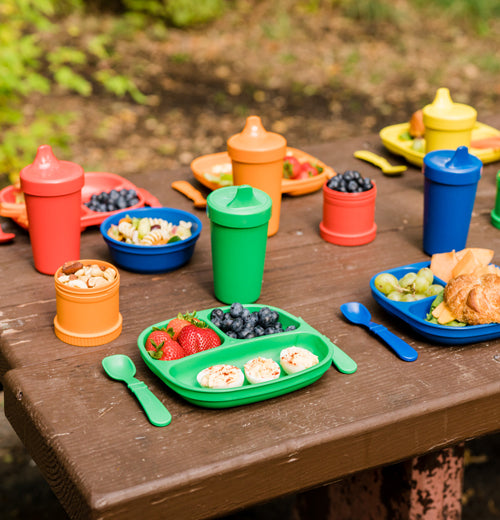 The "Primary" Spill Proof Cups comes in color of green, blue, red, orange, and yellow, and it&